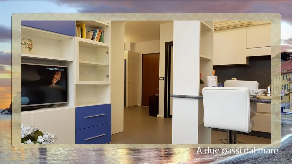 Zona living con TV e ingresso - Due Passi dal Mare - Due Passi dal Mare Sestri Levante