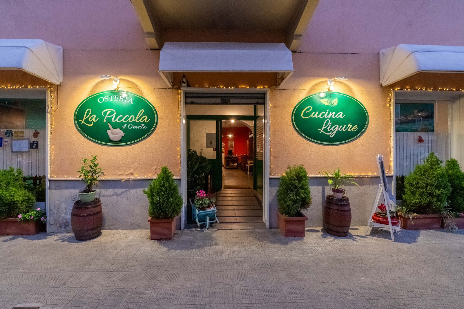 Osteria La Piccola - Bar a Sestri Levante - π· Vino locale