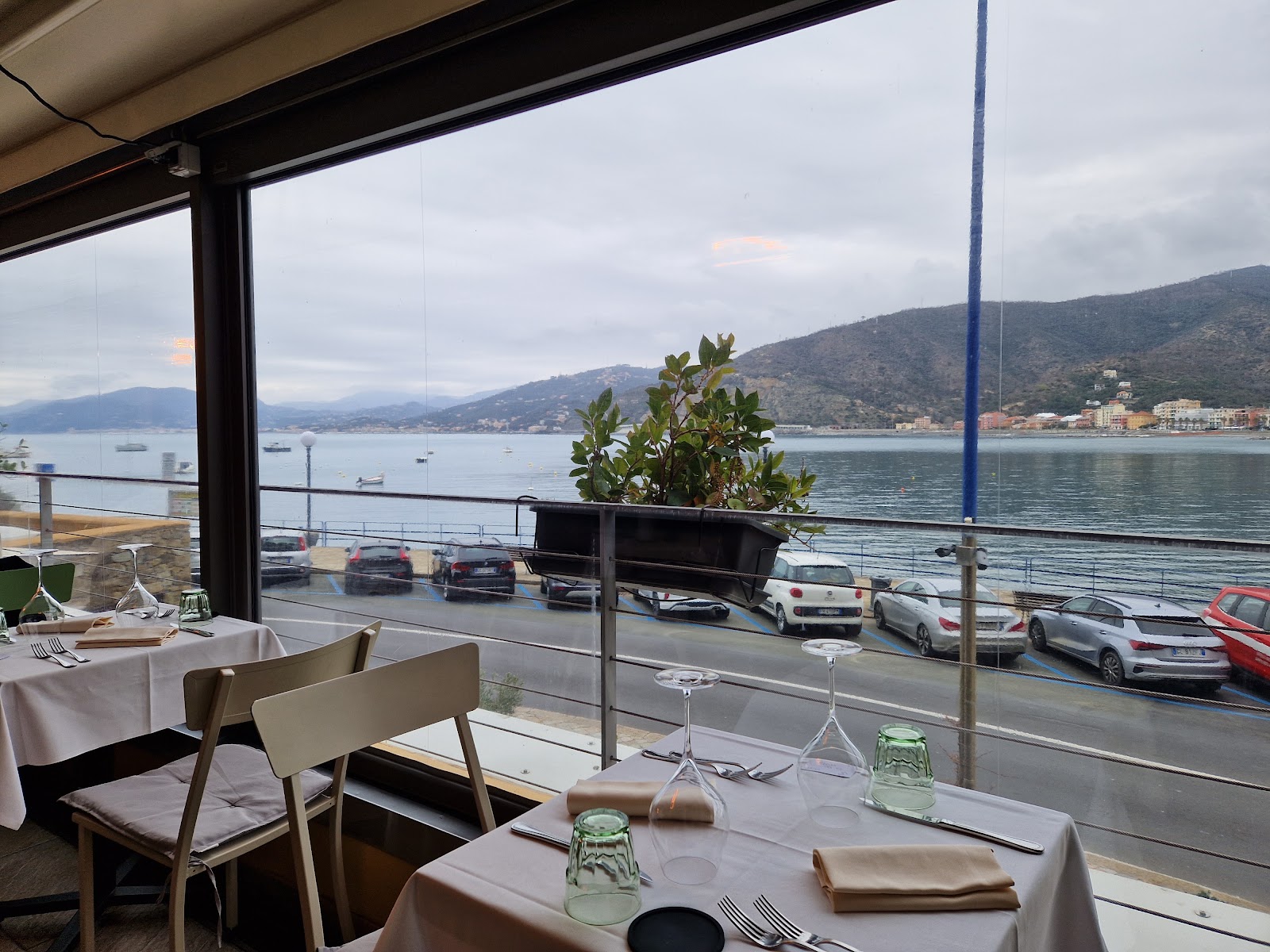 Ristorante Pelagica a Ridosso - Ristorante a Sestri Levante - π Acciughe